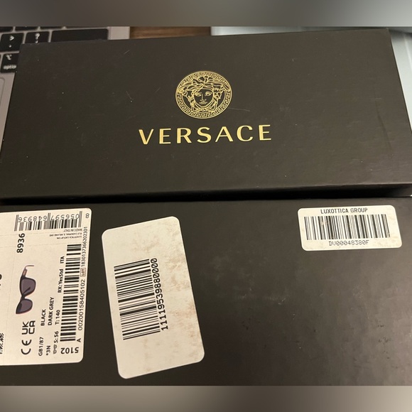 Versace women’s sunglasses (with case and box) - Picture 3 of 4